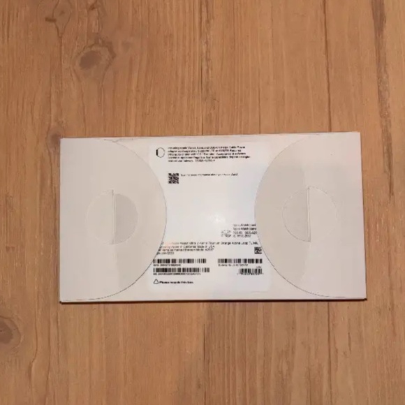 Apple Watch Ultra 2 NEW IN THE BOX - Picture 3 of 4